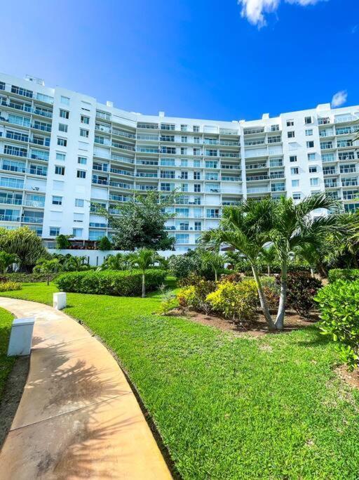 Punta Me Luxury Apartments Ocean View & Beach Front In Amara Канкун Екстериор снимка