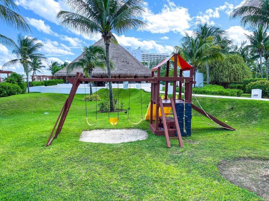 Punta Me Luxury Apartments Ocean View & Beach Front In Amara Канкун Екстериор снимка