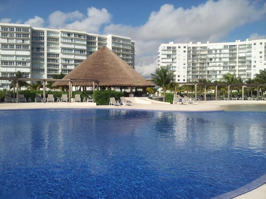 Punta Me Luxury Apartments Ocean View & Beach Front In Amara Канкун Екстериор снимка