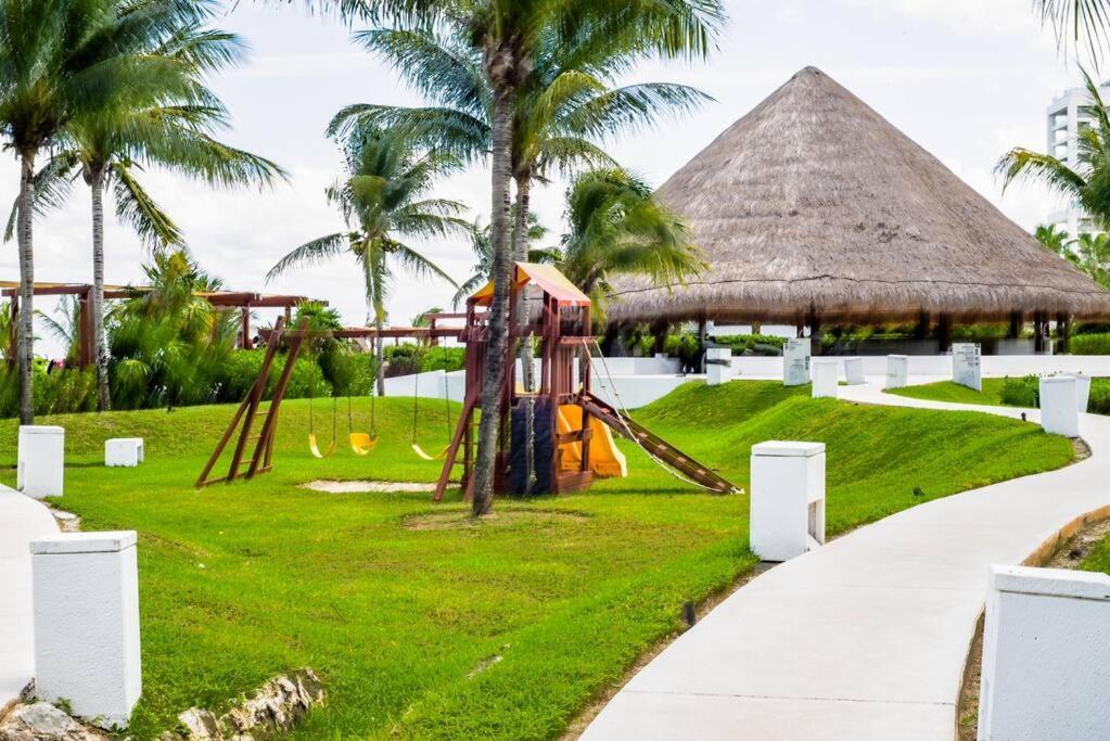 Punta Me Luxury Apartments Ocean View & Beach Front In Amara Канкун Екстериор снимка