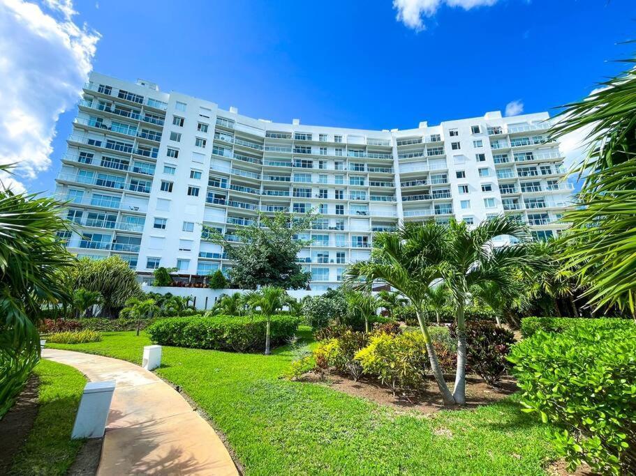 Punta Me Luxury Apartments Ocean View & Beach Front In Amara Канкун Екстериор снимка