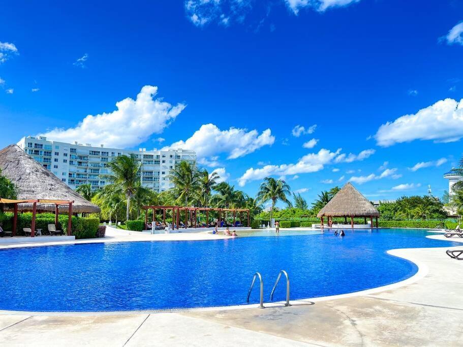 Punta Me Luxury Apartments Ocean View & Beach Front In Amara Канкун Екстериор снимка